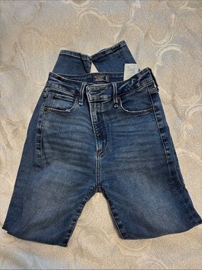 Abercrombie & Fitch Women's Dark Blue Skinny Jeans